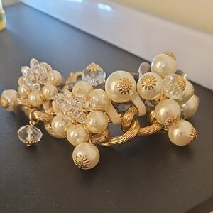 Elegant Gold and Pearl bracelet